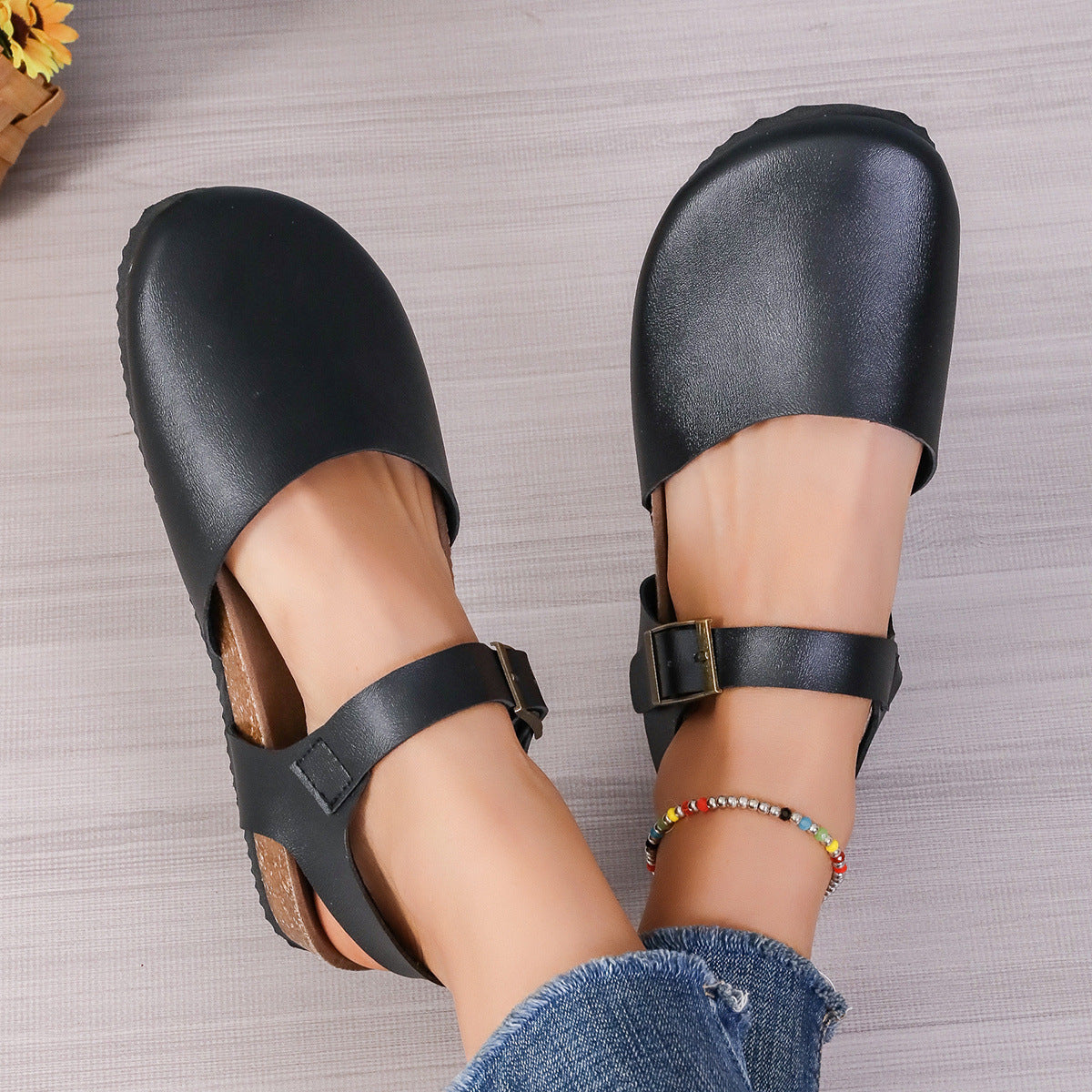 Round Toe Flat Bottom Buckle Sandals Women's Toe Cap Flip-flops