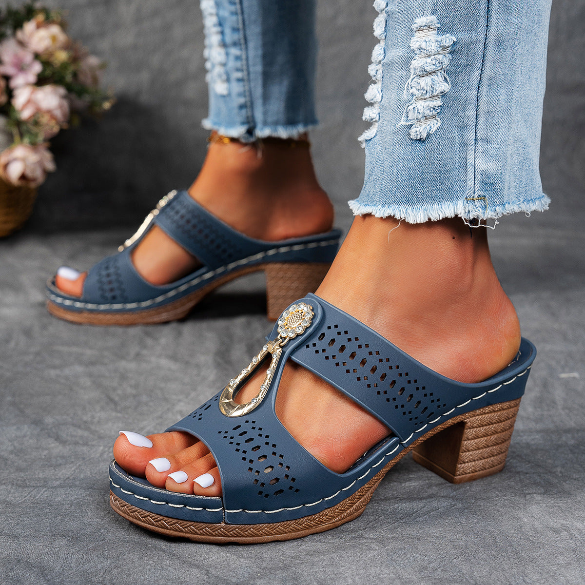 Plus Size Flat Hollowed Solid Color Slippers Stitching Middle-aged Mother Rhinestone Shoes